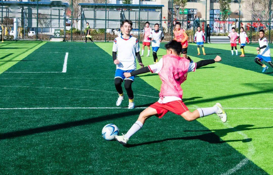 青少年足球“校企合作”深入推进，行业创新力度显著增强的简单介绍