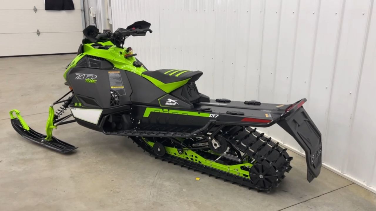 乐鱼体育APP官方下载-包含&quot;极地冰川雪地摩托：冰原上的速度狂飙&quot;的词条