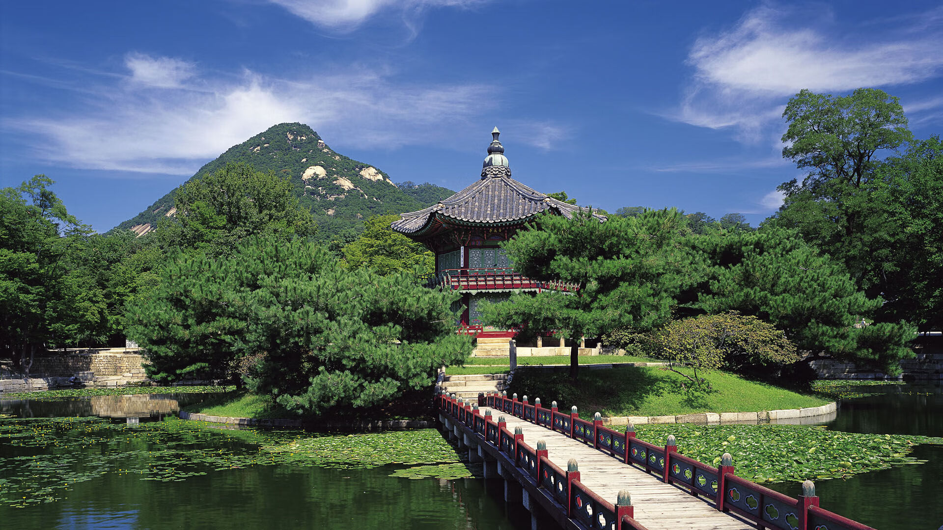 乐鱼app-“英超战况激烈，逆转场面频繁出现”，“英超”