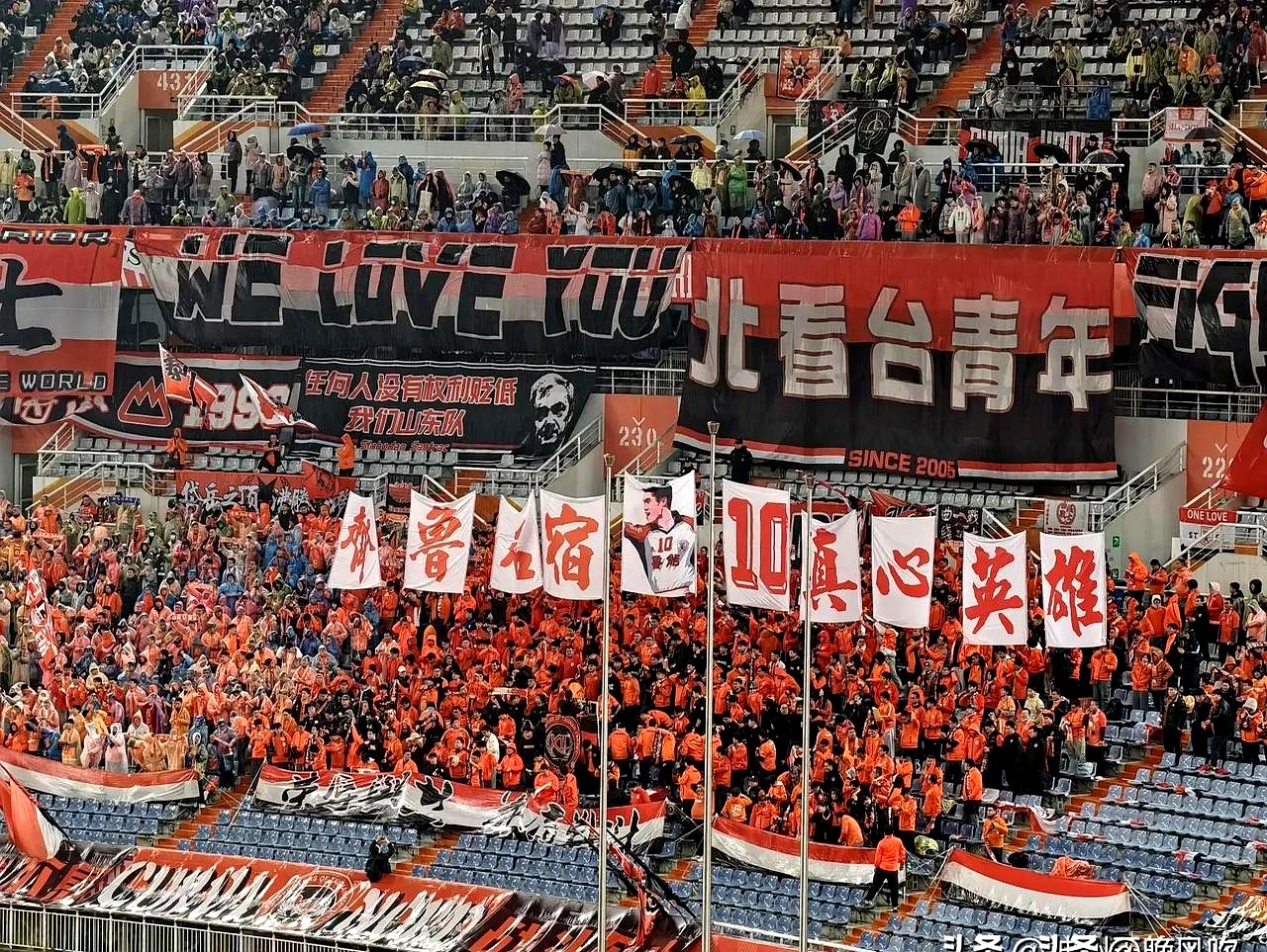 乐鱼体育:中超裁判报告“避重就轻”，球迷：足协这是在包庇谁？的简单介绍