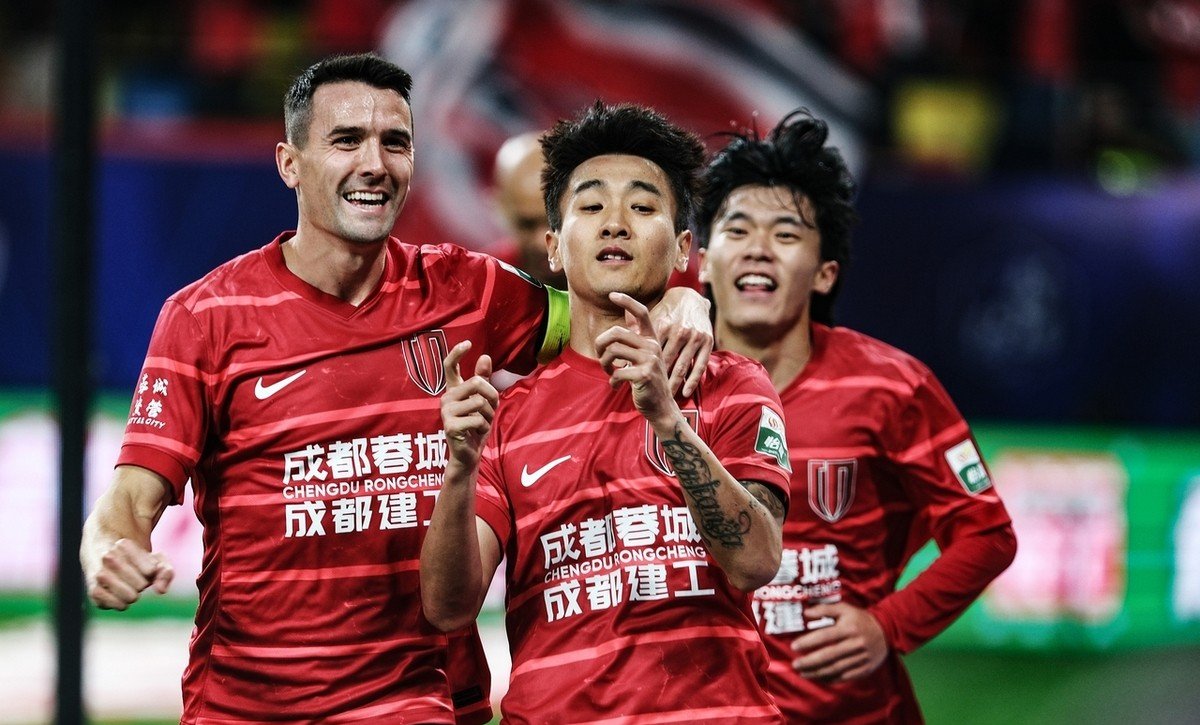 乐鱼体育:中超裁判报告“避重就轻”，球迷：足协这是在包庇谁？的简单介绍